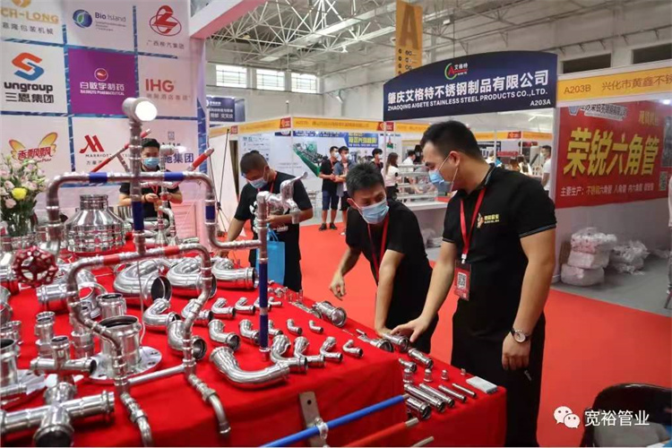 寬裕工程師對于不銹鋼水管配件的詳細講解，讓客戶更加詳細的了解產(chǎn)品