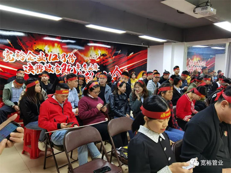 ▲朝氣蓬勃的團(tuán)隊(duì)，頭戴“為夢想而戰(zhàn)”！