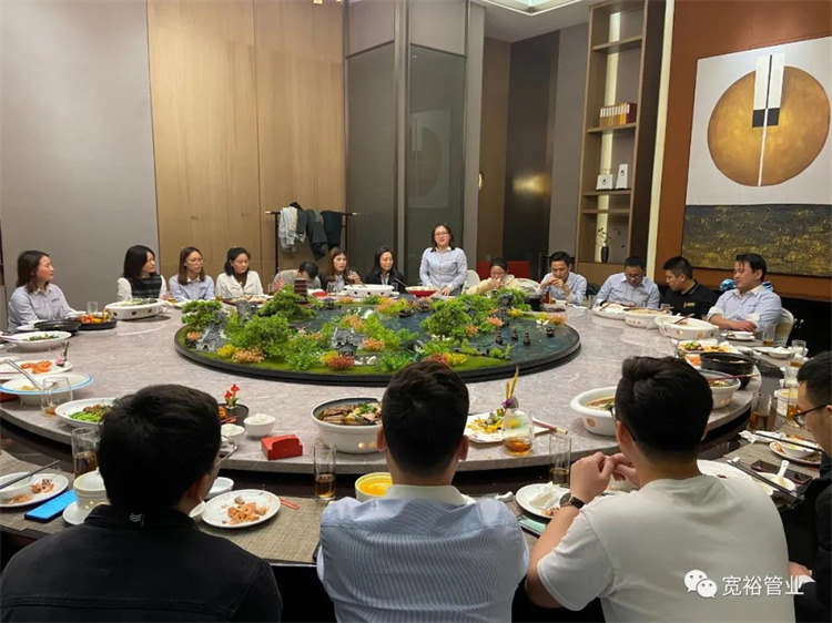 ▲開業(yè)相聚，相談甚歡不在于是否有珍饈百味